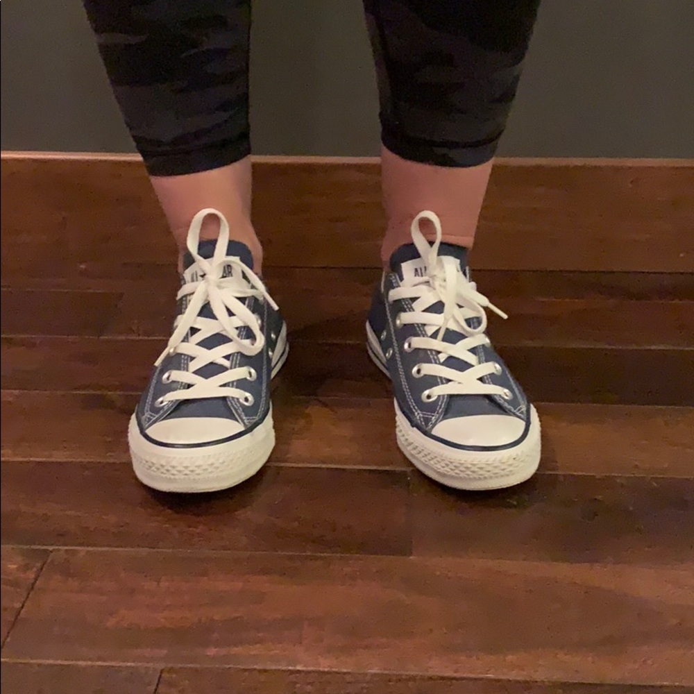 Converse navy blue low tops - Picture 6 of 7